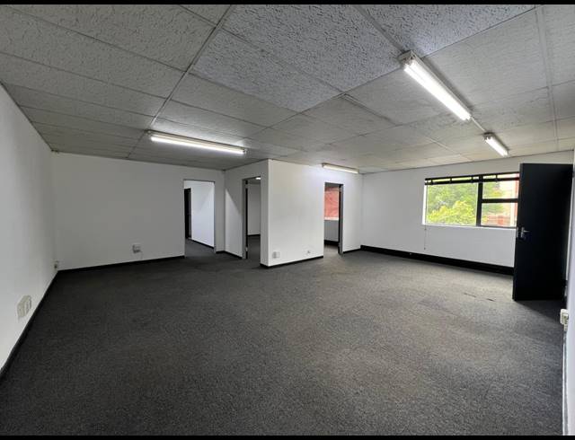 620M² WAREHOUSE TO LET IN LASER PARK
